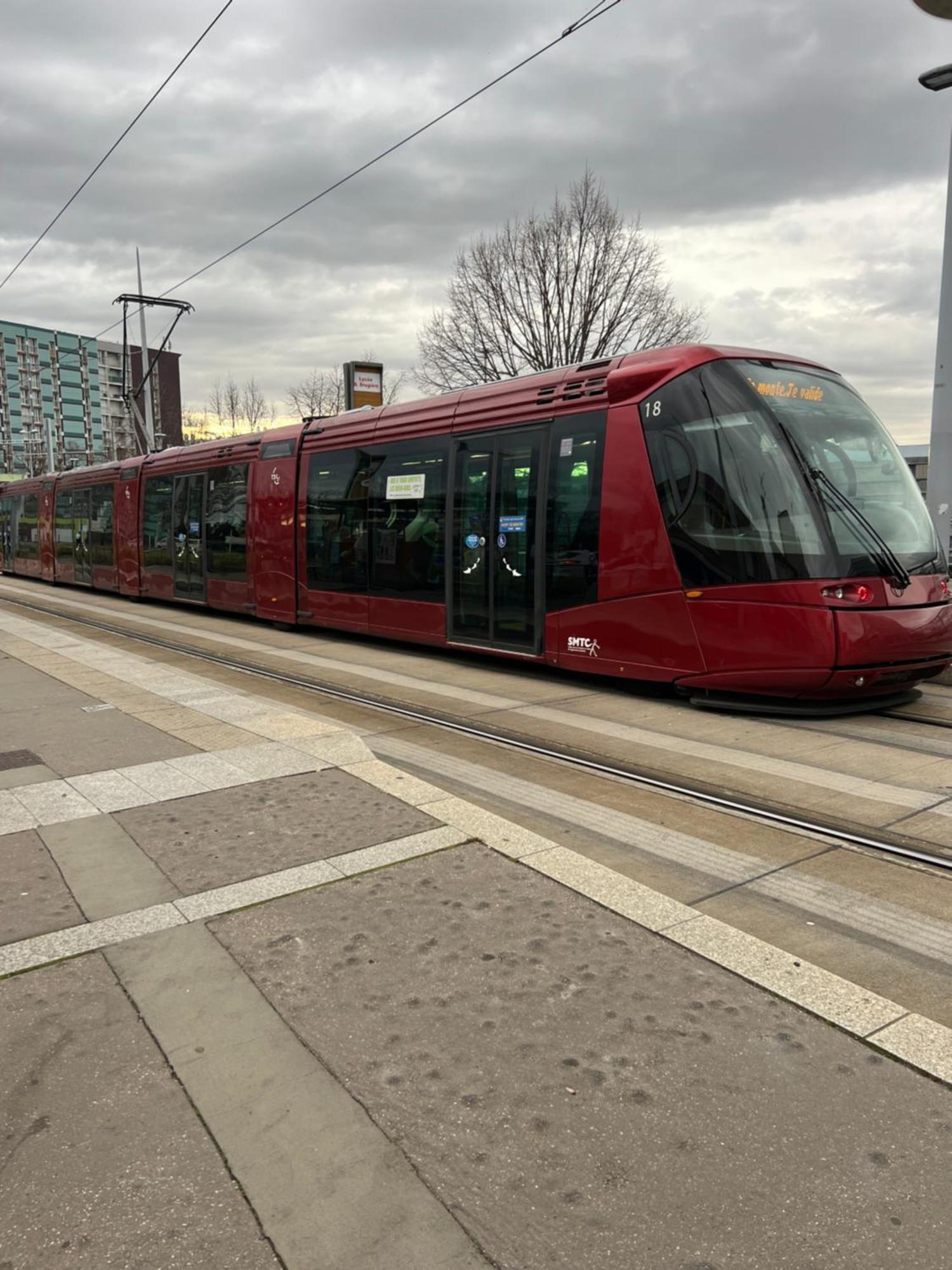 Apartment Le Toit Des Volcans - 8 Couchages - Terrasse Privee Et Wifi Clermont-Ferrand